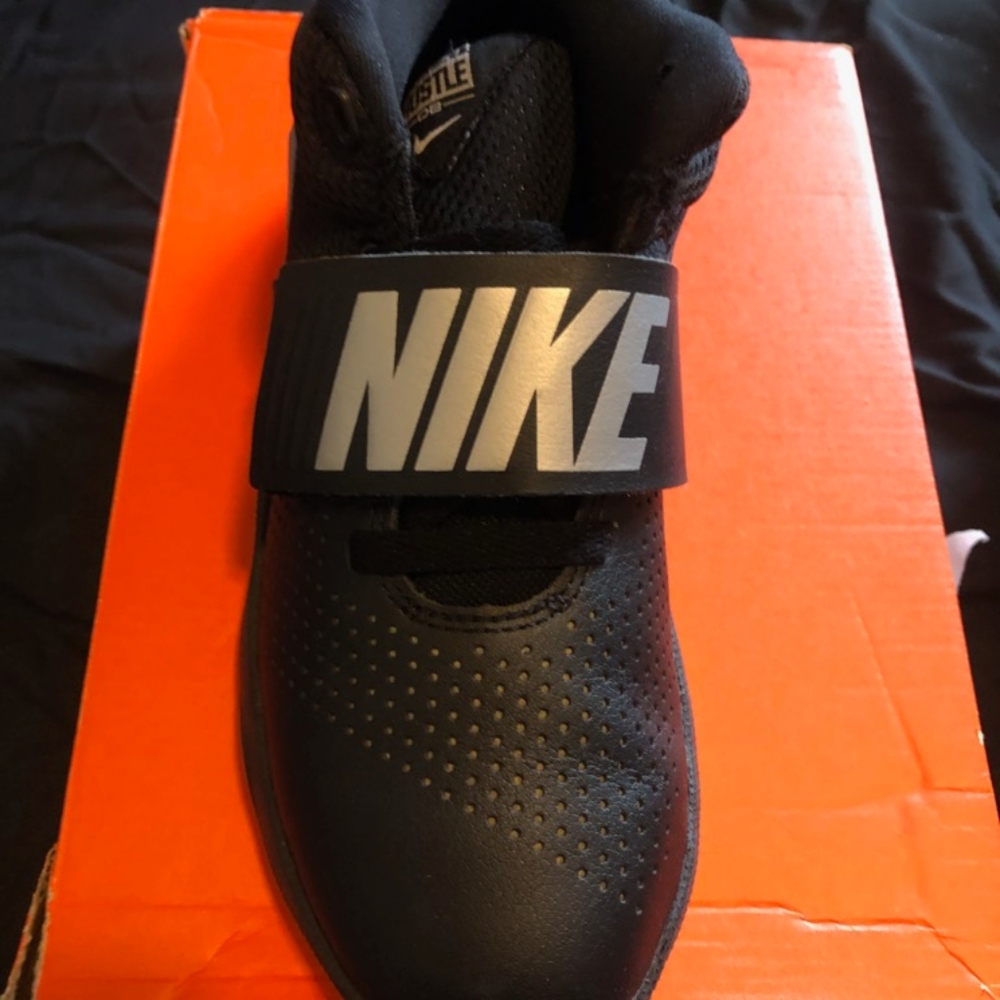 Shoe - Picture 1 of 4
